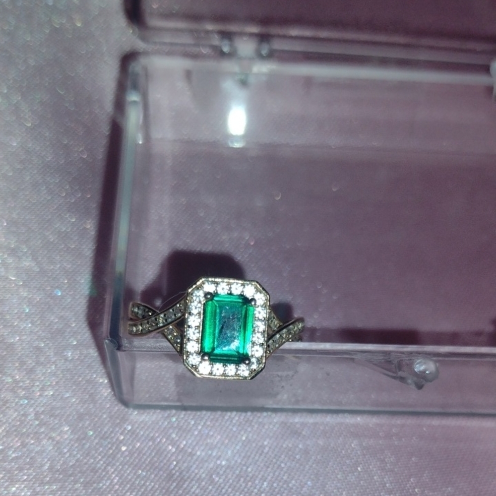Emerald Green Silver Ring